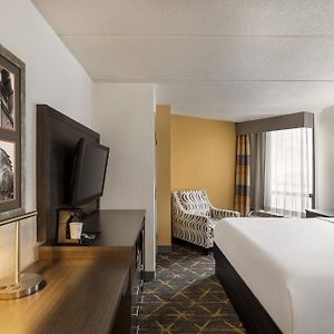 King Room Mobility or Hearing Access Roll Shower Non-Smoking
